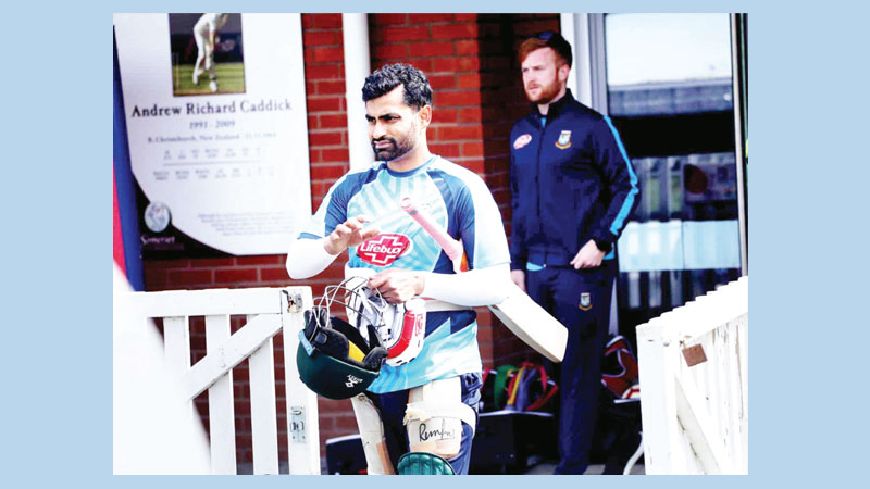 Tamim sings Mashrafe song