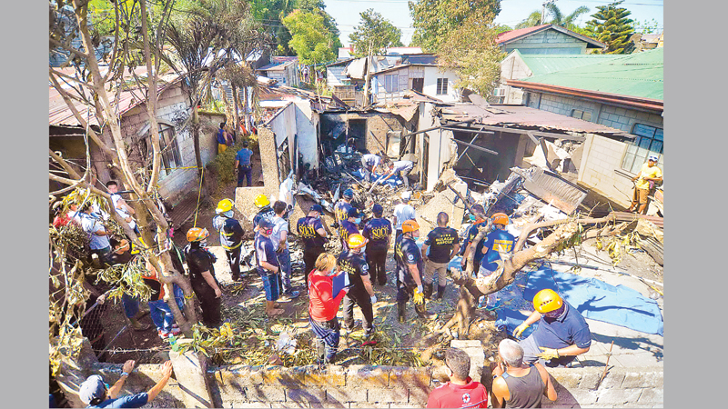 Ten killed as plane crashes in Philippines