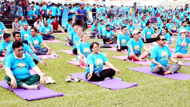 Thousands join yoga event in capital