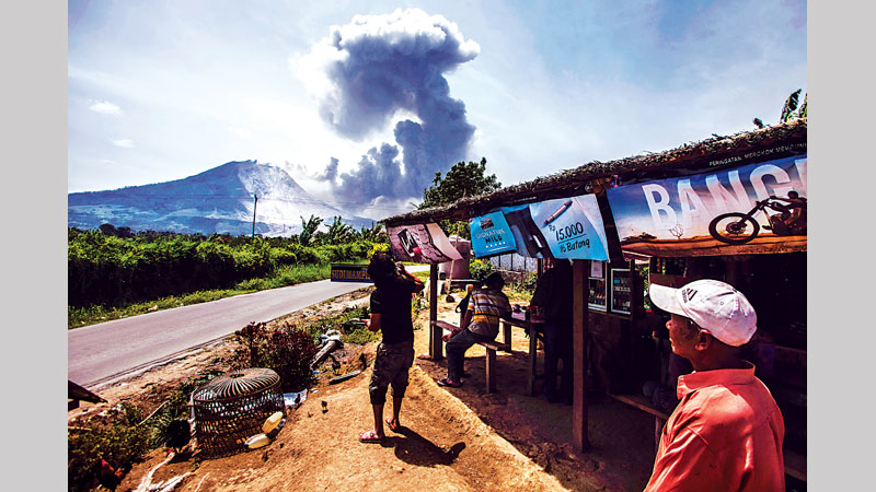 Coalition planes pound IS-held Saddam palace: UK