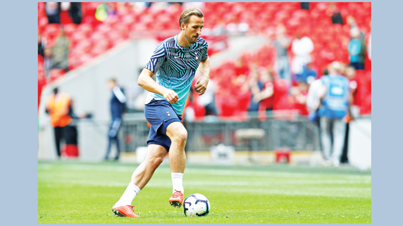 Spurs bid to shed nearly-men label