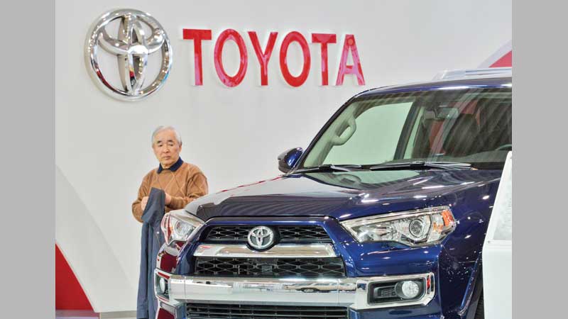 Toyota keeps top global automaker crown