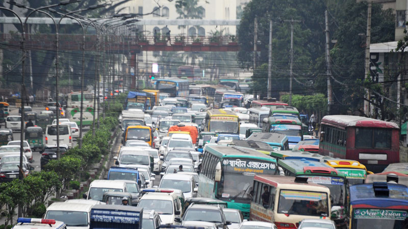 Managing Dhaka traffic 