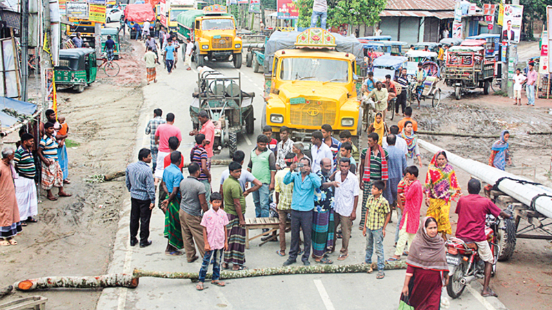 Transport workers block roads in Jamalpur 