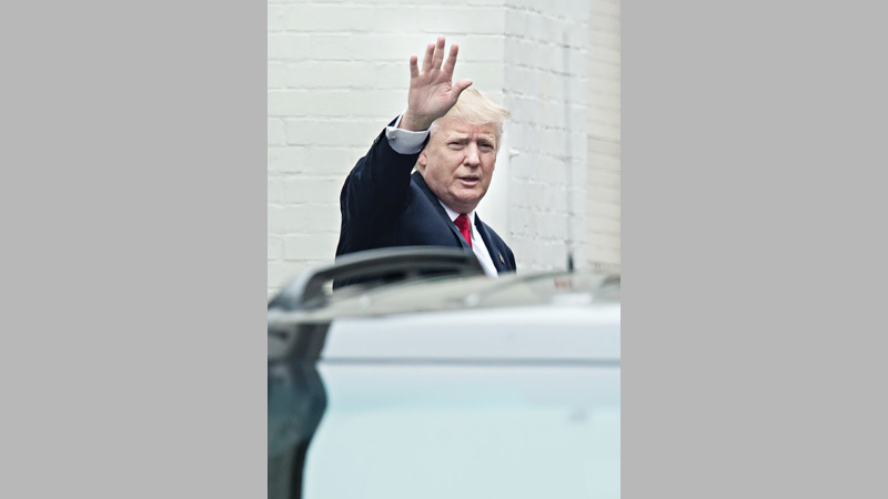 Protesters hurl rocks as Trump wins Washington primary