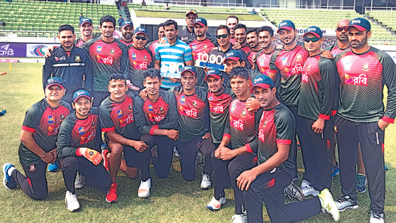 Tushar, Razzak honoured 