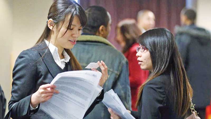 Bleak US jobs report clouds Fed rate hike