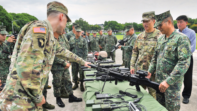 US gives Philippines anti-terror weapons