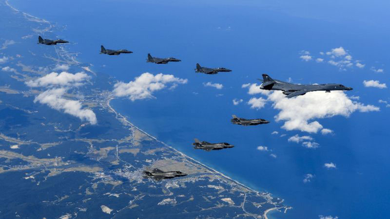 US warplanes fly off N Korea coast in new show of force