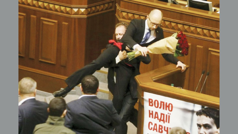 Only extremism wins when politicians behave badly