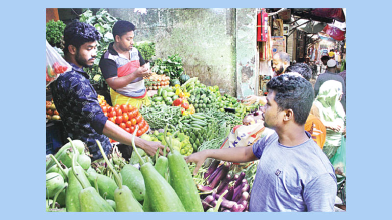 Vegetable prices up on
inadequate supply