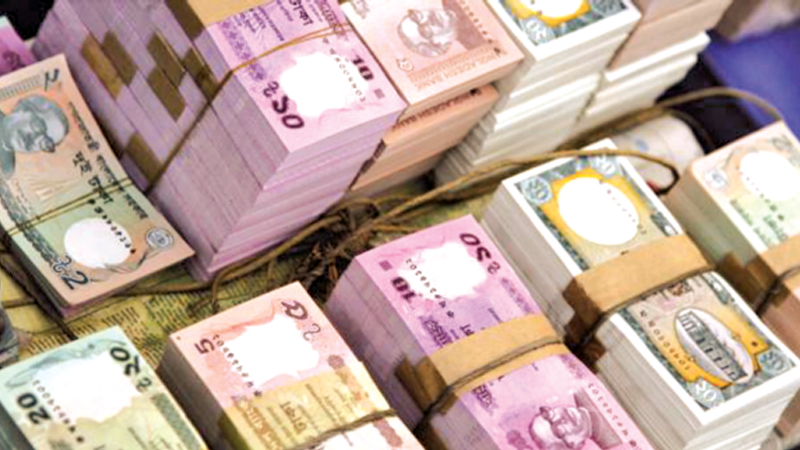 Vendors reap easy profit as lure of fresh notes sees punters swarm Gulistan