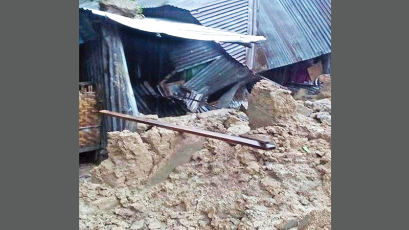 Wall collapse kills child, woman in Gazipur 
