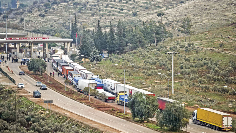 Buses enter rebel Aleppo to resume evacuations