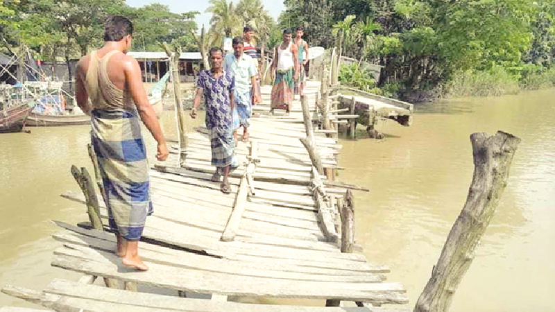 People suffer as bamboo bridge in sorry state