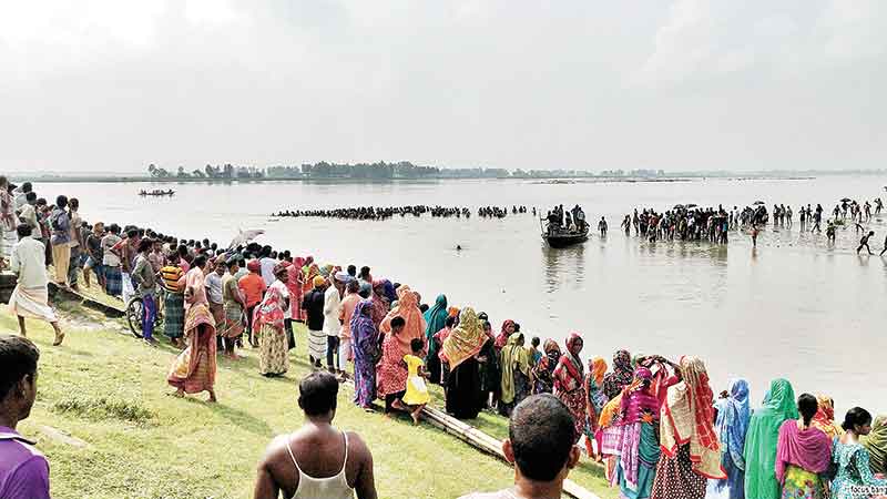 10 go missing as boat sinks in Teesta river