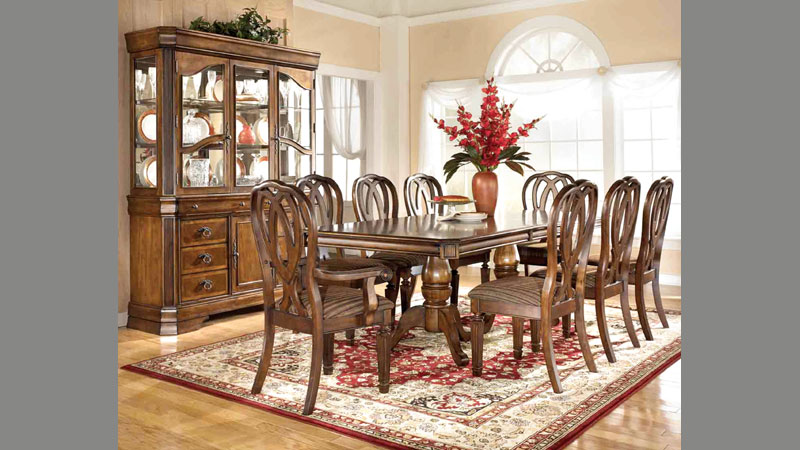 Decorating a dining room