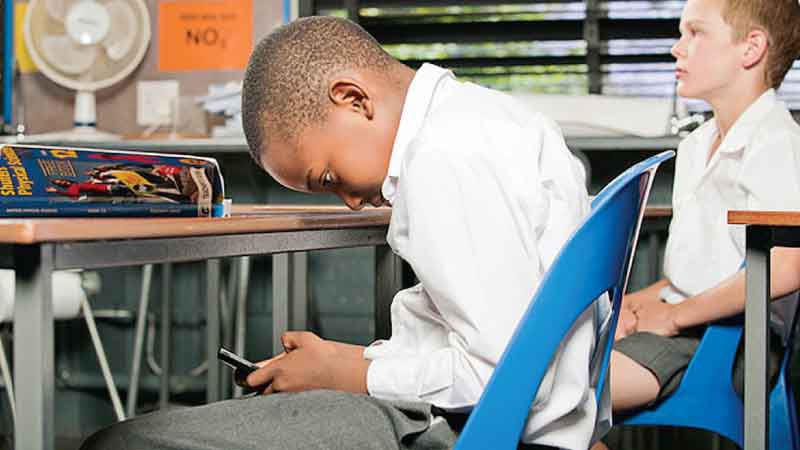 Smartphone addiction turning children into �hunchbacks�  