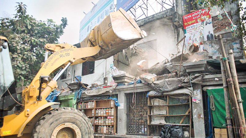 Illegal makeshift shops demolished