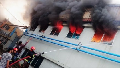 Garments factory catches fire in Narayanganj