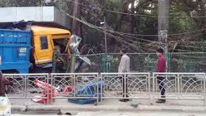 4 workers dead in sleep as truck ploughs into house