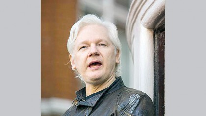 Sweden files 
request for Assange arrest