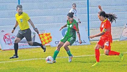 Bangladesh storm into semis