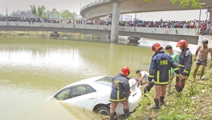 Car plunges into Kuril lake