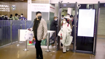 More airlines halt China flights as virus toll hits 132