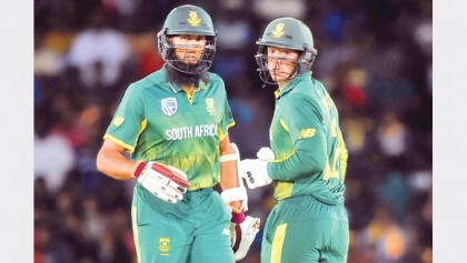 De Kock steers South Africa to 2-0 lead