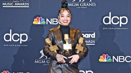 Drake breaks record for number of prizes
