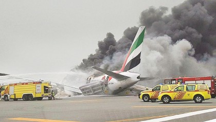 Emirates accident
prompts Dubai airport shut down