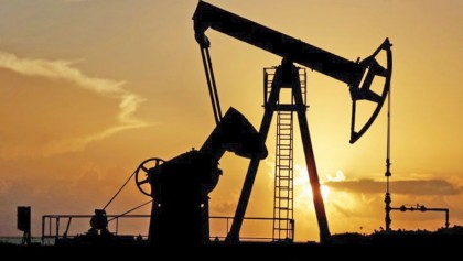 Brent hits 11-year 
low as oil extends slide on glut worries