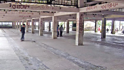 Fish landing centre lies abandoned  