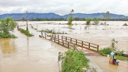 Floods, landslides kill 37 in Vietnam