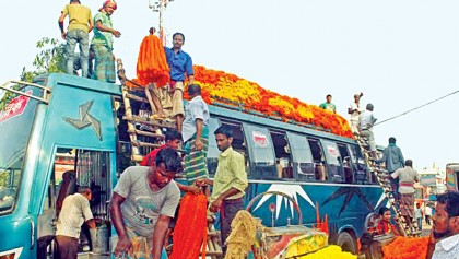 Flower traders busy ahead of Pahela Baishakh