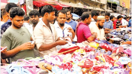 Footpath shops also draw huge Eid shoppers
