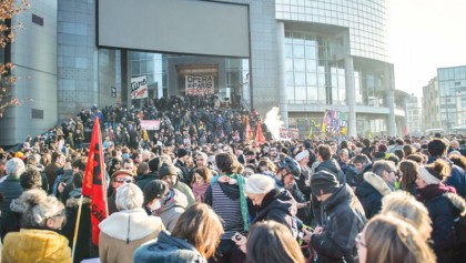 French unions vow no surrender in strike