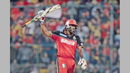 Gayle wades into hot water again