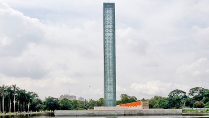 Glass Tower complex not 
completed in 17 years