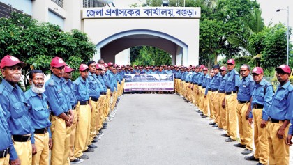 Gram Police form human chain to press 4-pt demand