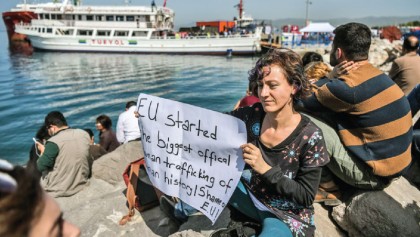 Greece begins sending back migrants to Turkey 