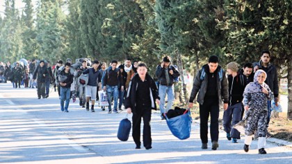 Greece protests border closure to Afghans as thousands stranded