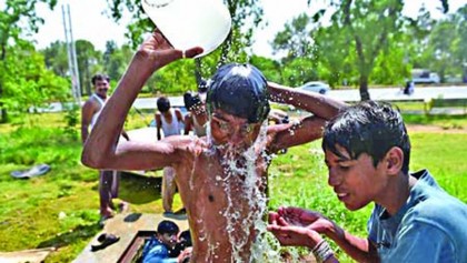 Dhaka continues to reel under heat 
