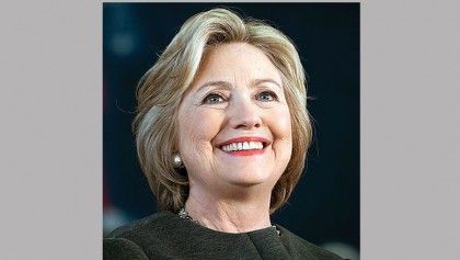 Hillary in eye of Trump storm over charity donors