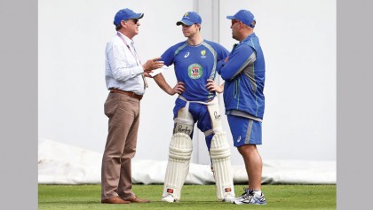 Australia call on Hohns, Chappell to fix crisis 