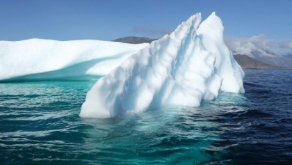 Increased frequency of extreme ice melting in Greenland raises global flood risk