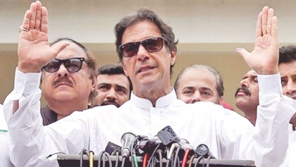 Imran Khan puts himself between rock and hard place