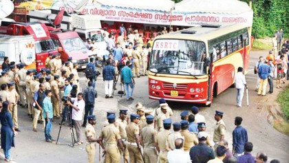 Efforts to block  women into India temple  stepped up