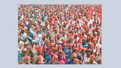 Thousands of Indian farmers protest 